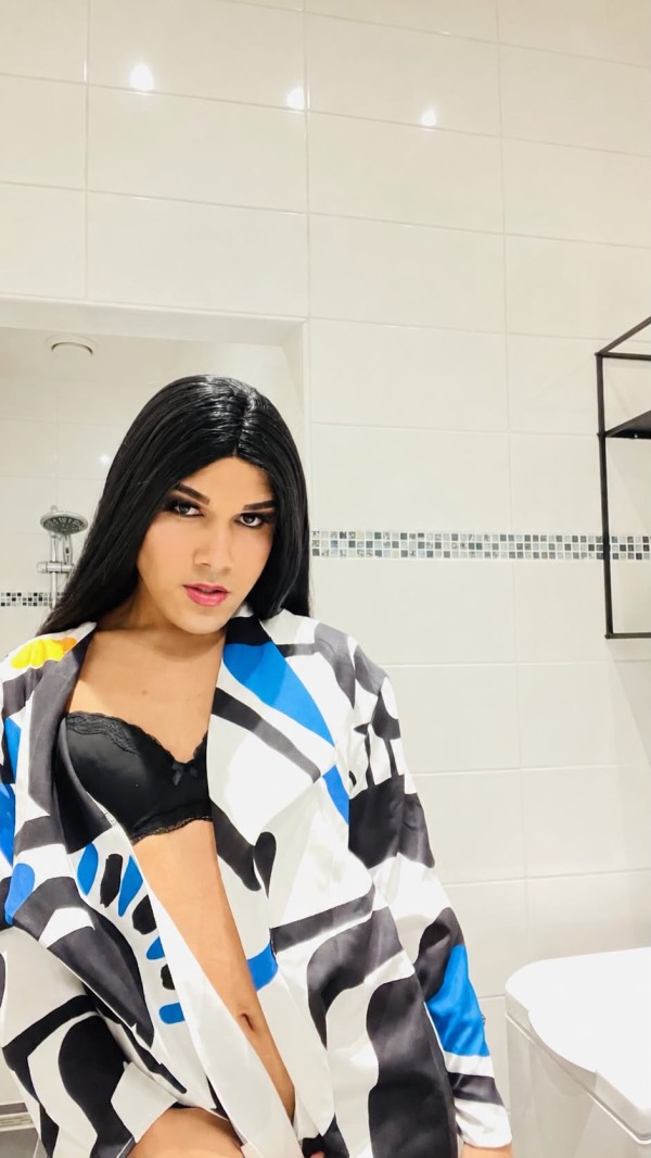 Latina fiestera dotada