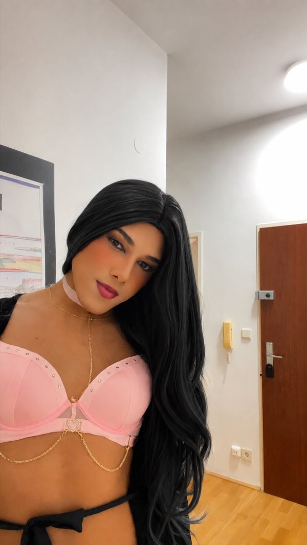Latina fiestera dotada