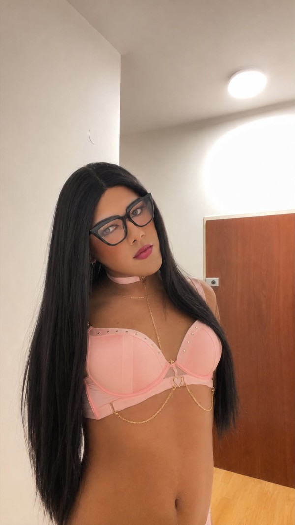 Latina fiestera dotada