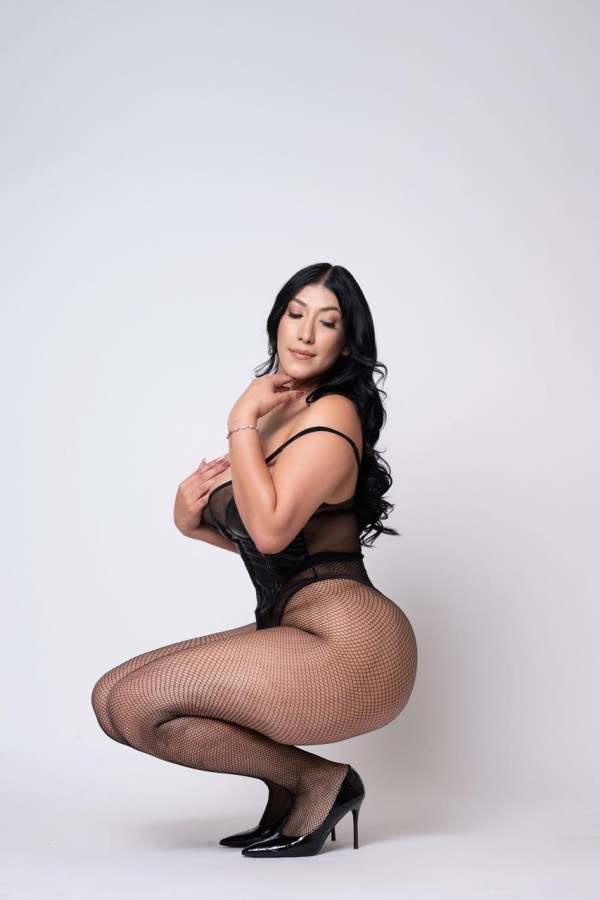 SARA LA MORENA DE TUS SUEÑOS ACABA DE LLEGAR