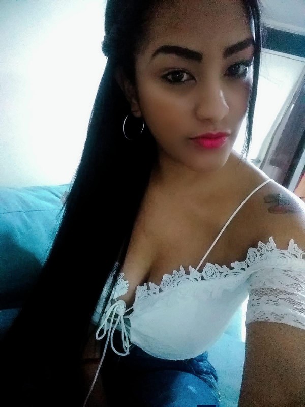 DESEO SER FOLLADA CON UNA RICA POLLA