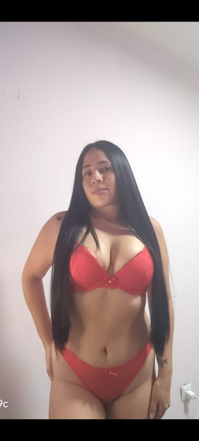 LATINA GOLOZA DE POLLA
