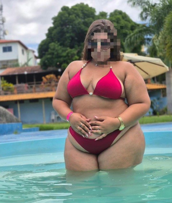 MORENA CON CURVAS DELICIOSA