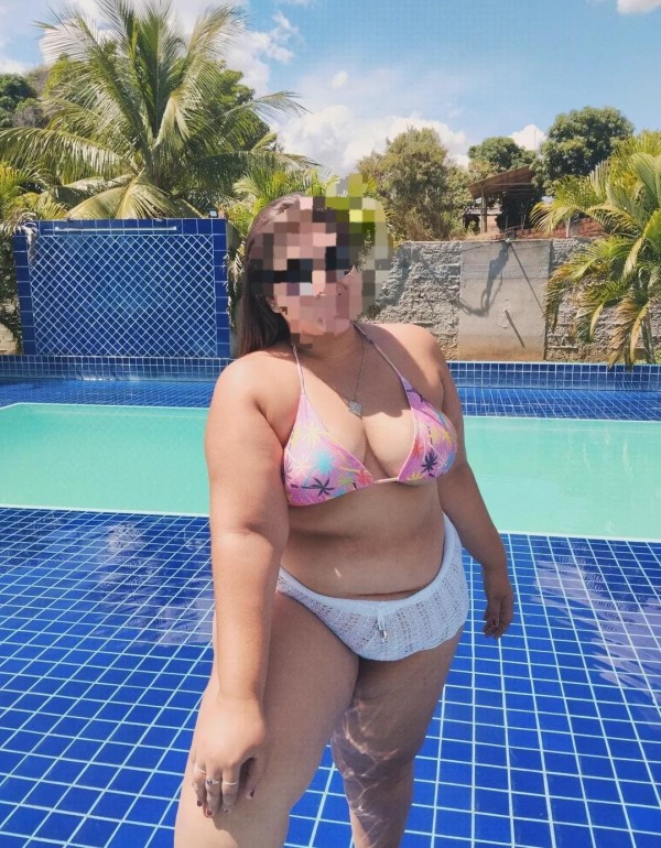 MORENA CON CURVAS DELICIOSA