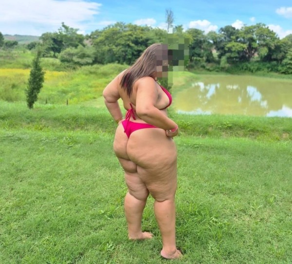 MORENA CON CURVAS DELICIOSA