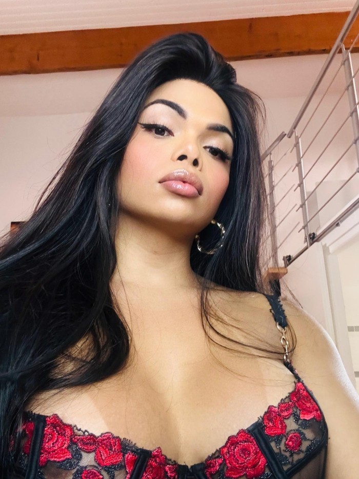 CHICA TRANS VERSATIL POLLONA PARA DISFRUTAR A TOPE