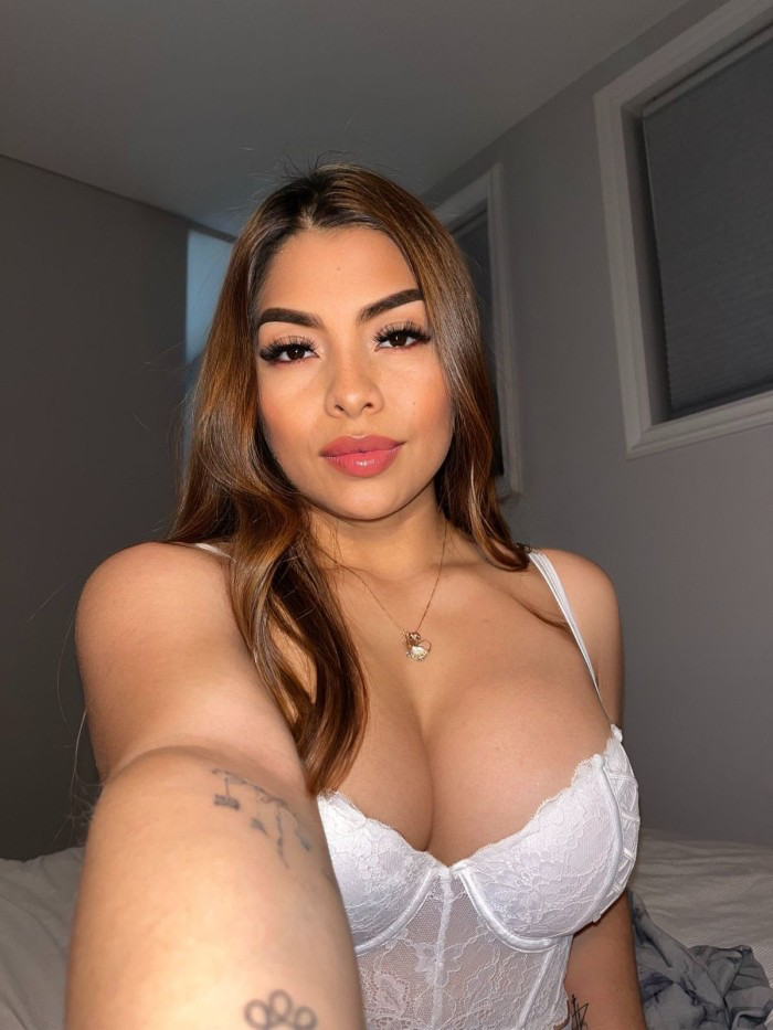 Chica de lujo muy guapa colombiana