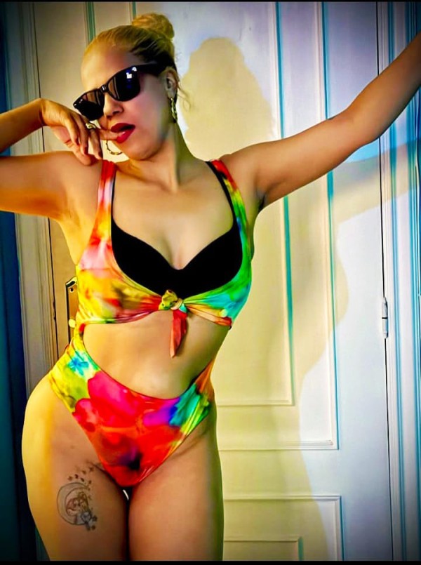 CARLA RUBIA ARDIENTE FOGOSA.MUY FIESTERA 24 horas