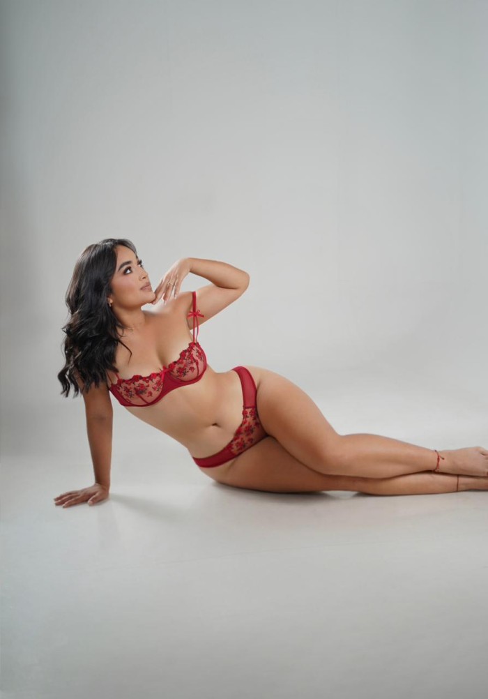 PAMELA Colombiana en Ibiza  | Elegancia, Est