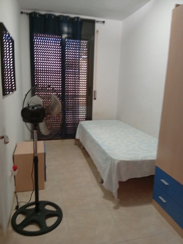 DISPONIBLE  HABITACIÓN  EN AMPOSTA