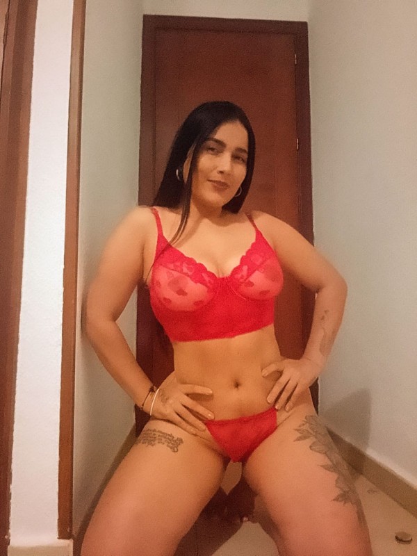 KAROL JOVEN LATINA FIESTERA 24H