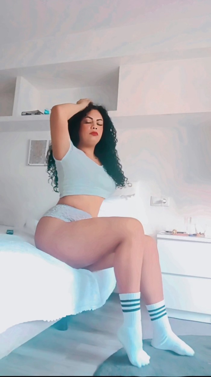CHICA TRANS LATINA  ACTIVA PASIVA