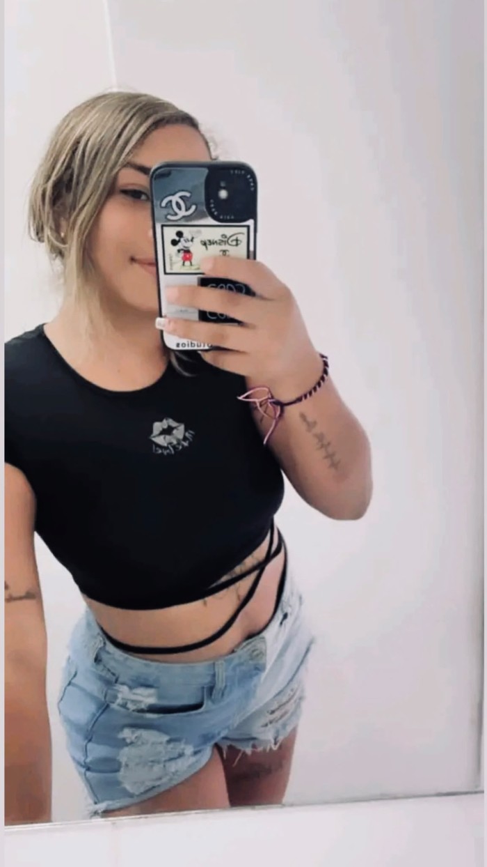 DOS CHICAS MUY JUGUETONAS Y SENSUALES