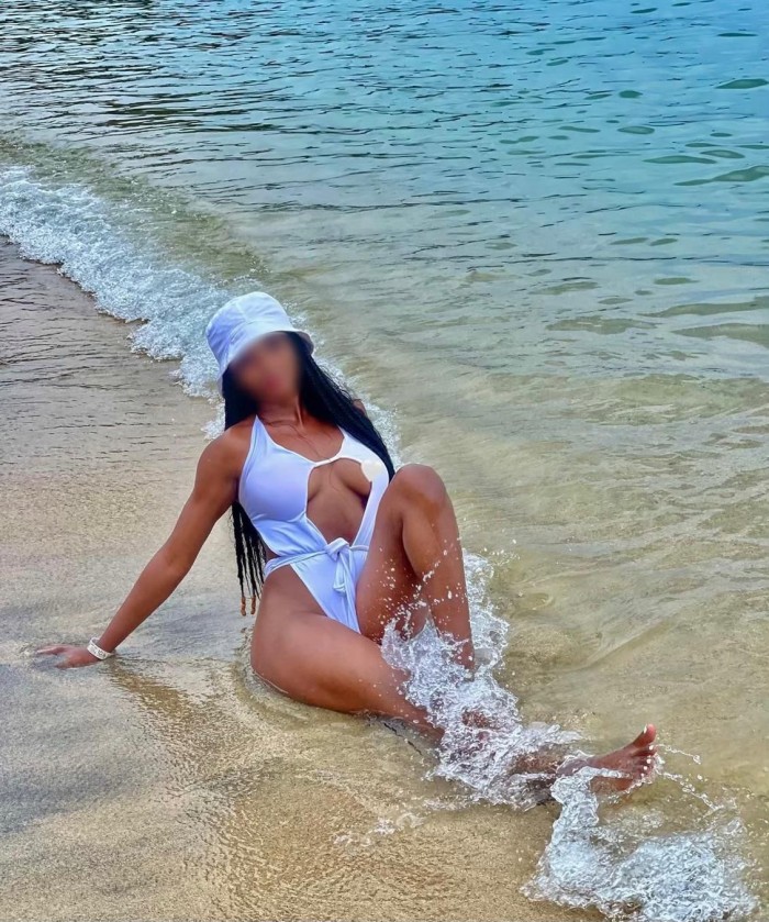 MORENA CHUPA POLLAS 24HORAS SALIDAS Y MAS
