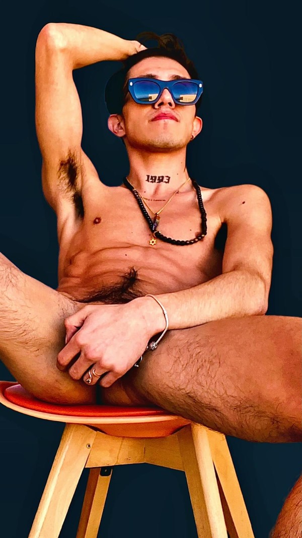 Hola a todos soy un chico joven  guapa  y versátil