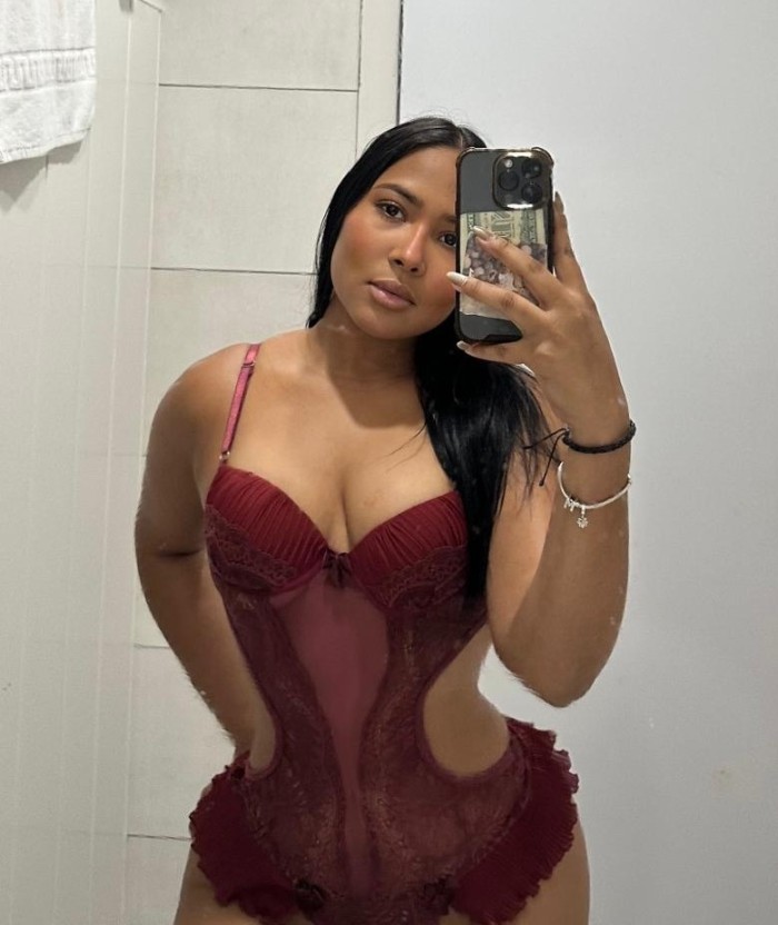 LATINA COME POLLAS BIEN GUARRITA