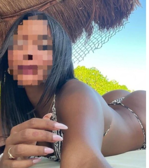 MUJER DELICIOSA COMPLACIENTE DOS POLVOS POR 50€