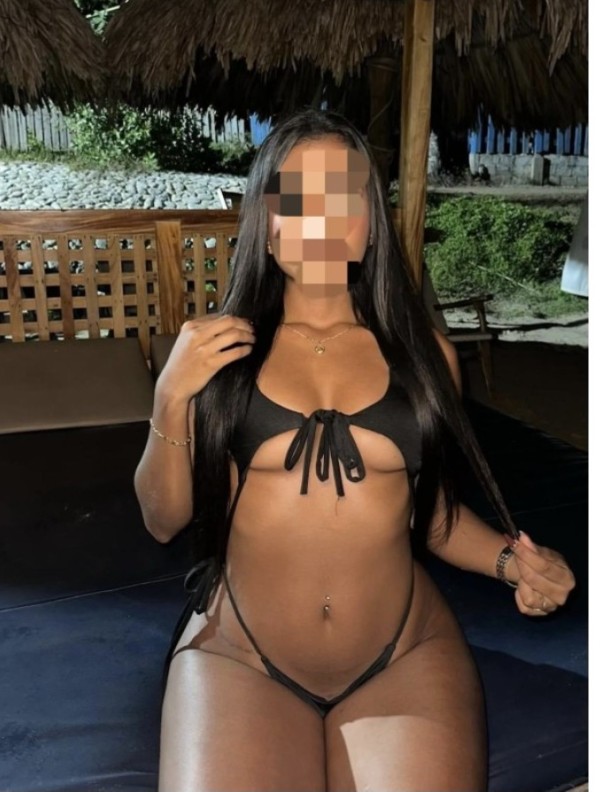 MUJER DELICIOSA COMPLACIENTE DOS POLVOS POR 50€