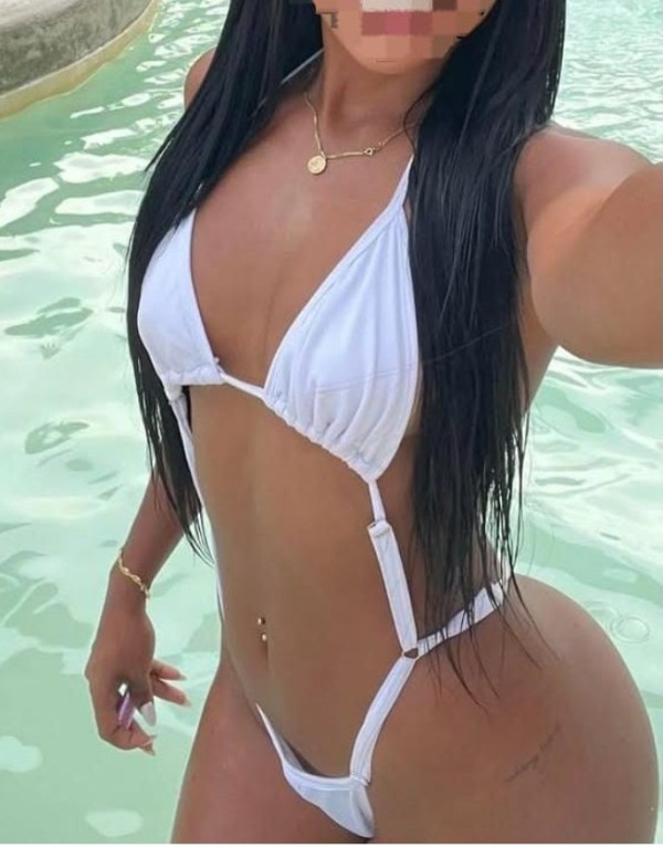 MUJER DELICIOSA COMPLACIENTE DOS POLVOS POR 50€