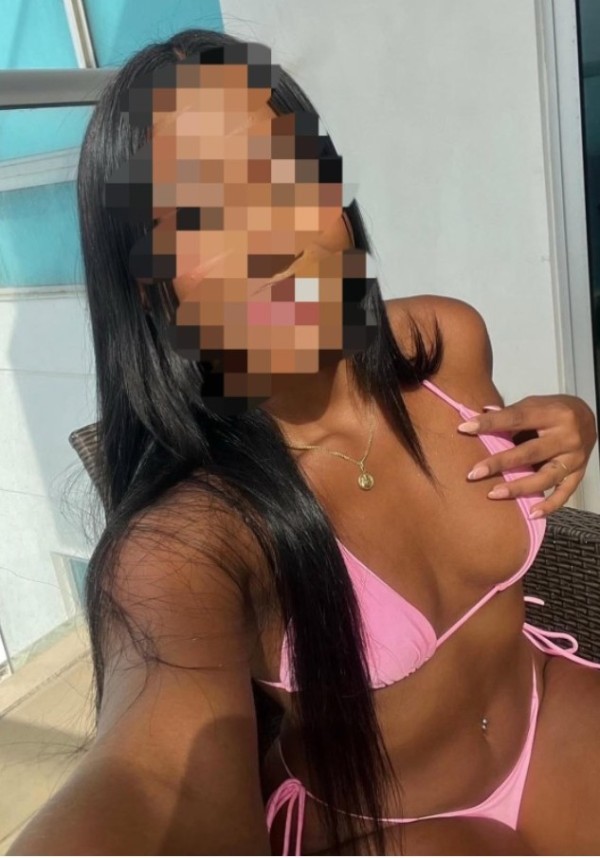 MUJER DELICIOSA COMPLACIENTE DOS POLVOS POR 50€