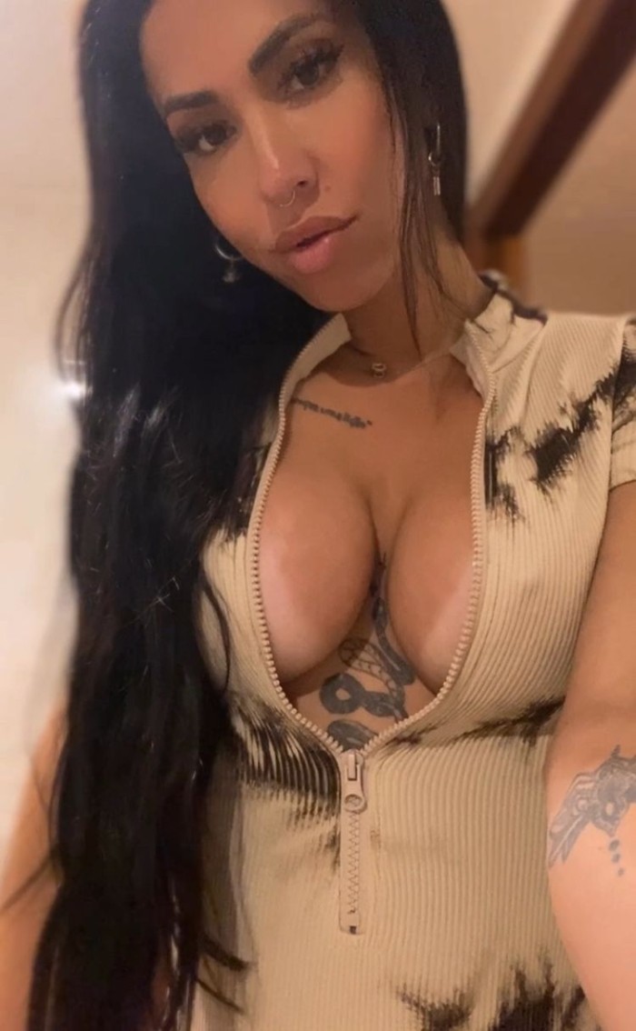 CHICA TRANS VERSATIL POLLONA CACHONDA IMPLICADA