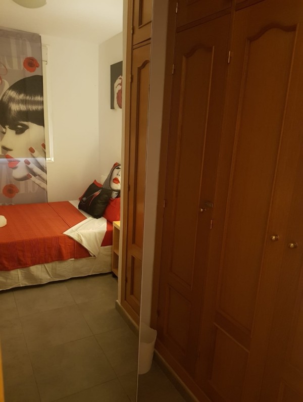 HABITACIÓN CON TERRAZA, PISCINA Y FÁCIL APARCAMIENTO. PARA UNA O 2 AMIGAS
