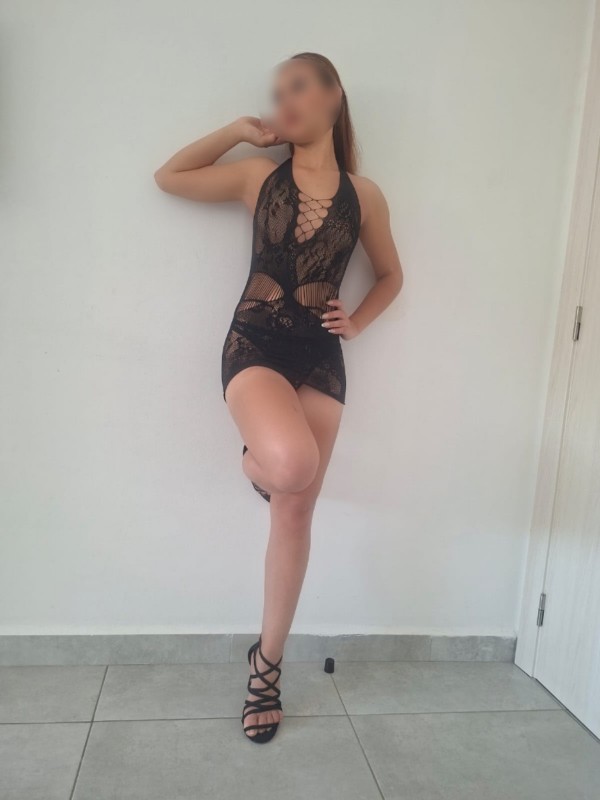 NOVATA TENGO 18 AÑITOS REALES 50ROSAS
