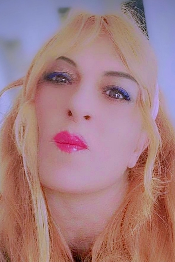 Soy de Alicante tengo 55 años muy femenina