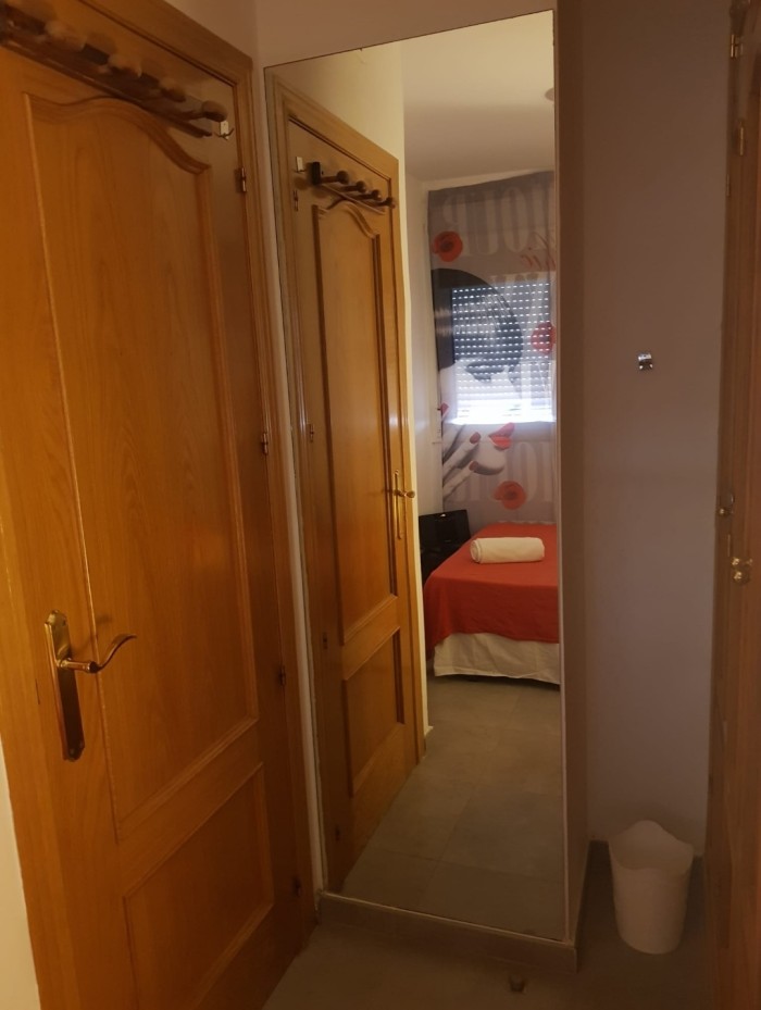 HABITACIÓN, CHICAS INDEPENDIENTES EN UN LUGAR DE LUJO. FÁCIL APARCAMIENTO