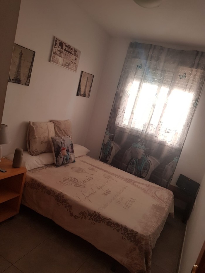 HABITACIÓN, CHICAS INDEPENDIENTES EN UN LUGAR DE LUJO. FÁCIL APARCAMIENTO