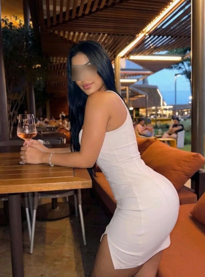 LUCIA JOVEN HONDUREÑA CARIÑOSA Y CALIENTE .-663020277