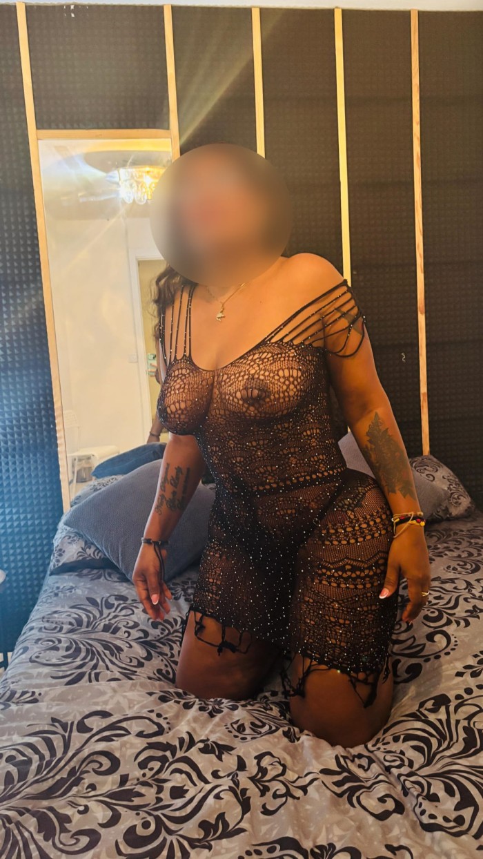 Soy una morena complaciente y dispuesta