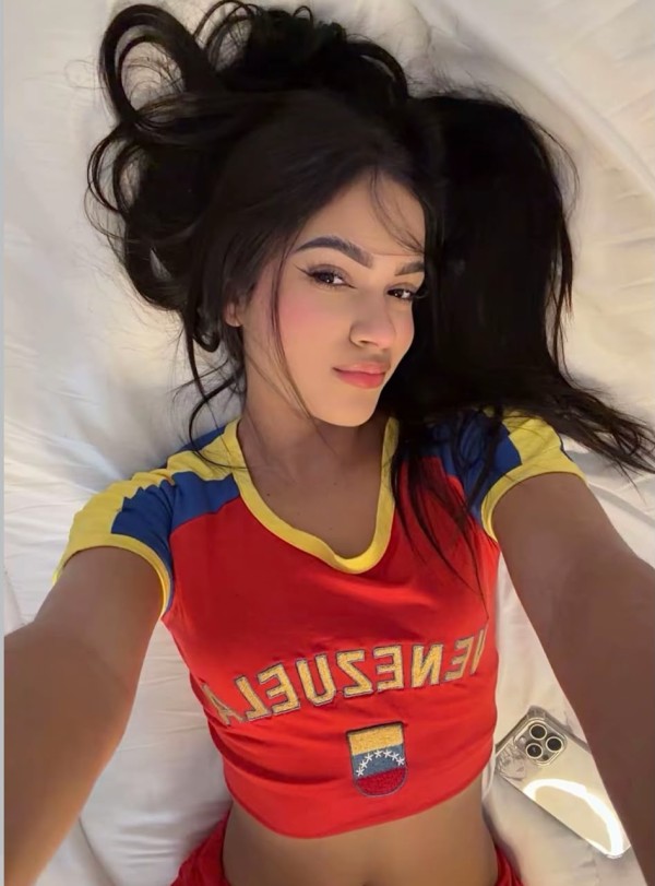 JOVENCITA CON CUERPO EXÓTICO RECIEN LLEGADA