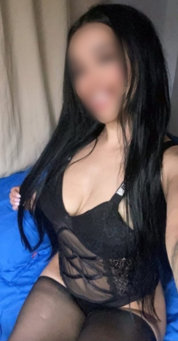 EN PLAYA DEL INGLES  MOJADITA ESPERANDOTE CACHONDA MULTIORGASMICA
