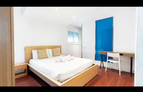 PLAZA DISPONIBLE EN CHALET DUPLEX EN BARCELONA