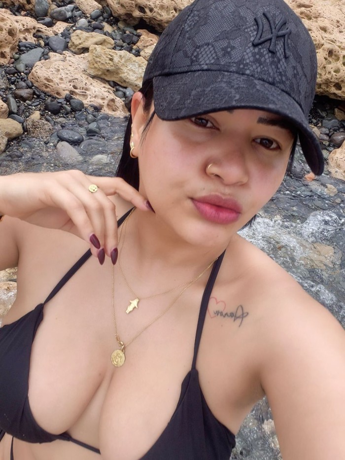 ERIKA UNA JOVEN SENSUAL DIVERTIDA Y APASIONADA