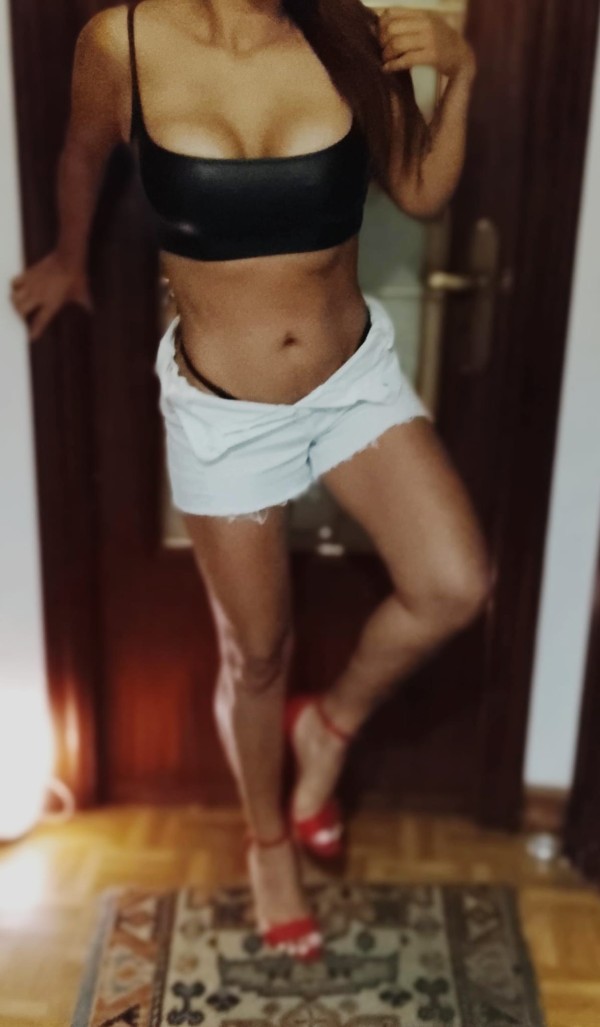 Novedad jovencita guapa cariñosa