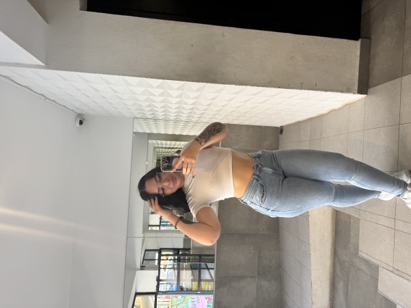 Sofi COLOMBIANA CON CURVAS