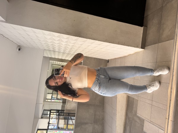 Sofi COLOMBIANA CON CURVAS