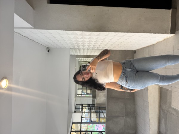 Sofi COLOMBIANA CON CURVAS