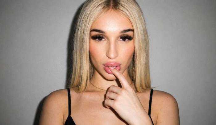 VALERIA, TRANS MUY FEMENINA Y DOTADA