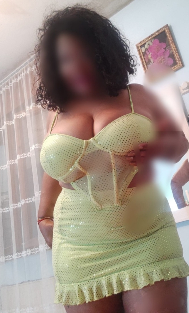 Masajista tetona… córrete en mis tetas