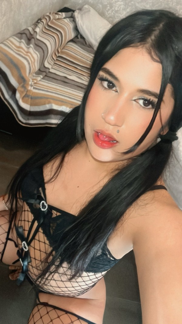 CHANELL TRANS NIÑATA 19 AÑOS CAÑERA GUARRA FIESTERA DE NUEVO EN IRUN