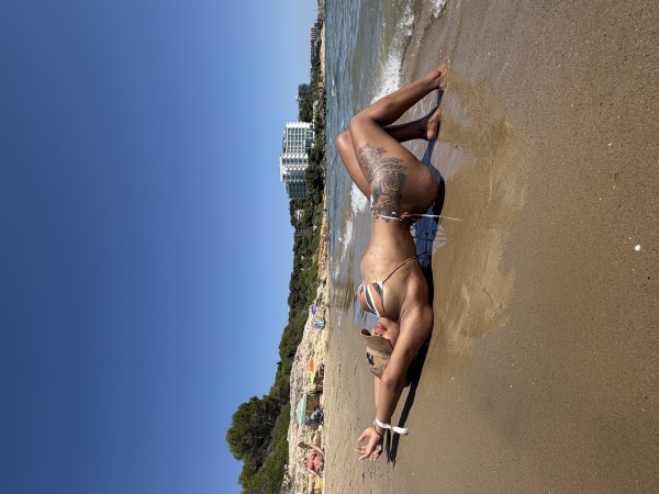 MORENA COMPLACIENTE,  FOTOS REALES