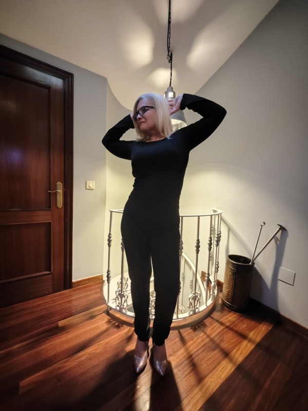 Casandra madura complaciente