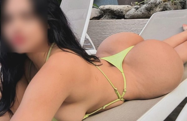 Shanel guapísima latina culona y tetona.