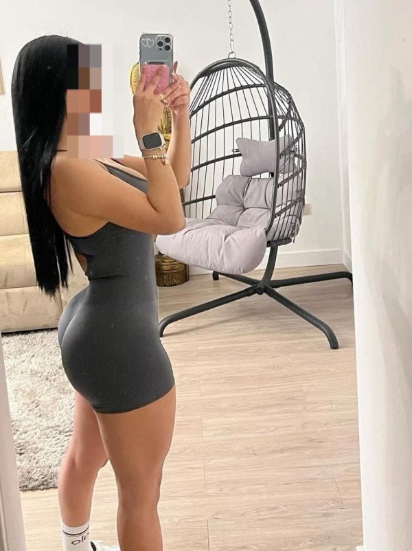 Shanel guapísima latina culona y tetona.