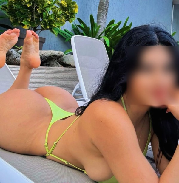 Shanel guapísima latina culona y tetona.
