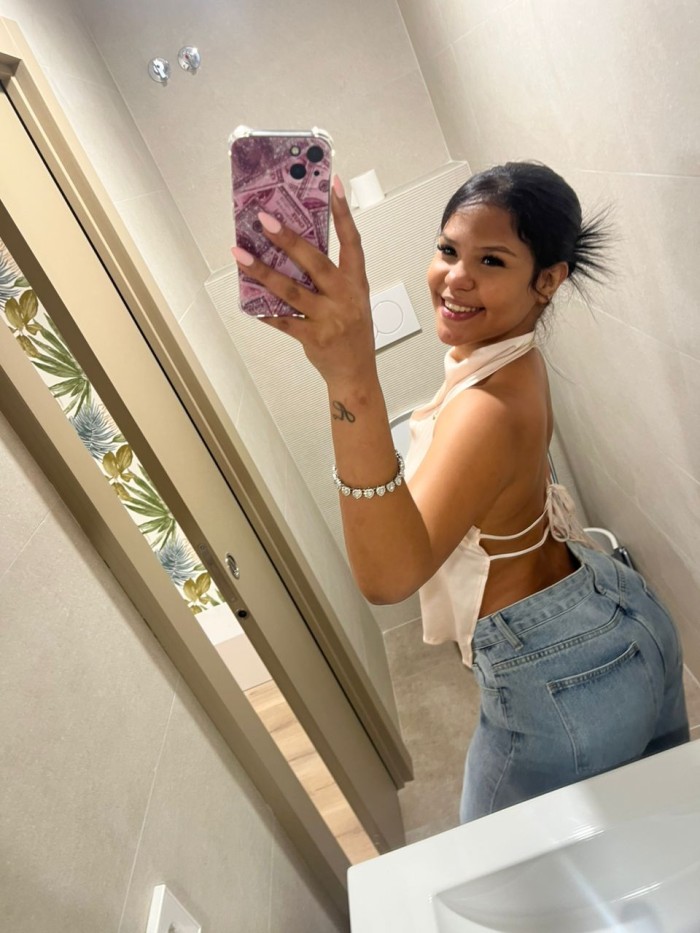 DIVINA JOVEN CACHONDITA