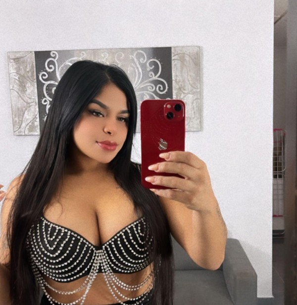 JOVENSITA, FIESTERA CARIÑOSA Y LAS MAS PERRITA EN LA CAMA.